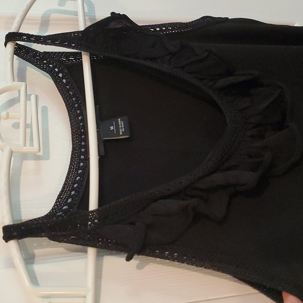 🔥$5 SALE!.White House Black Market dressy ruffle tank. Sz M - Picture 4 of 8